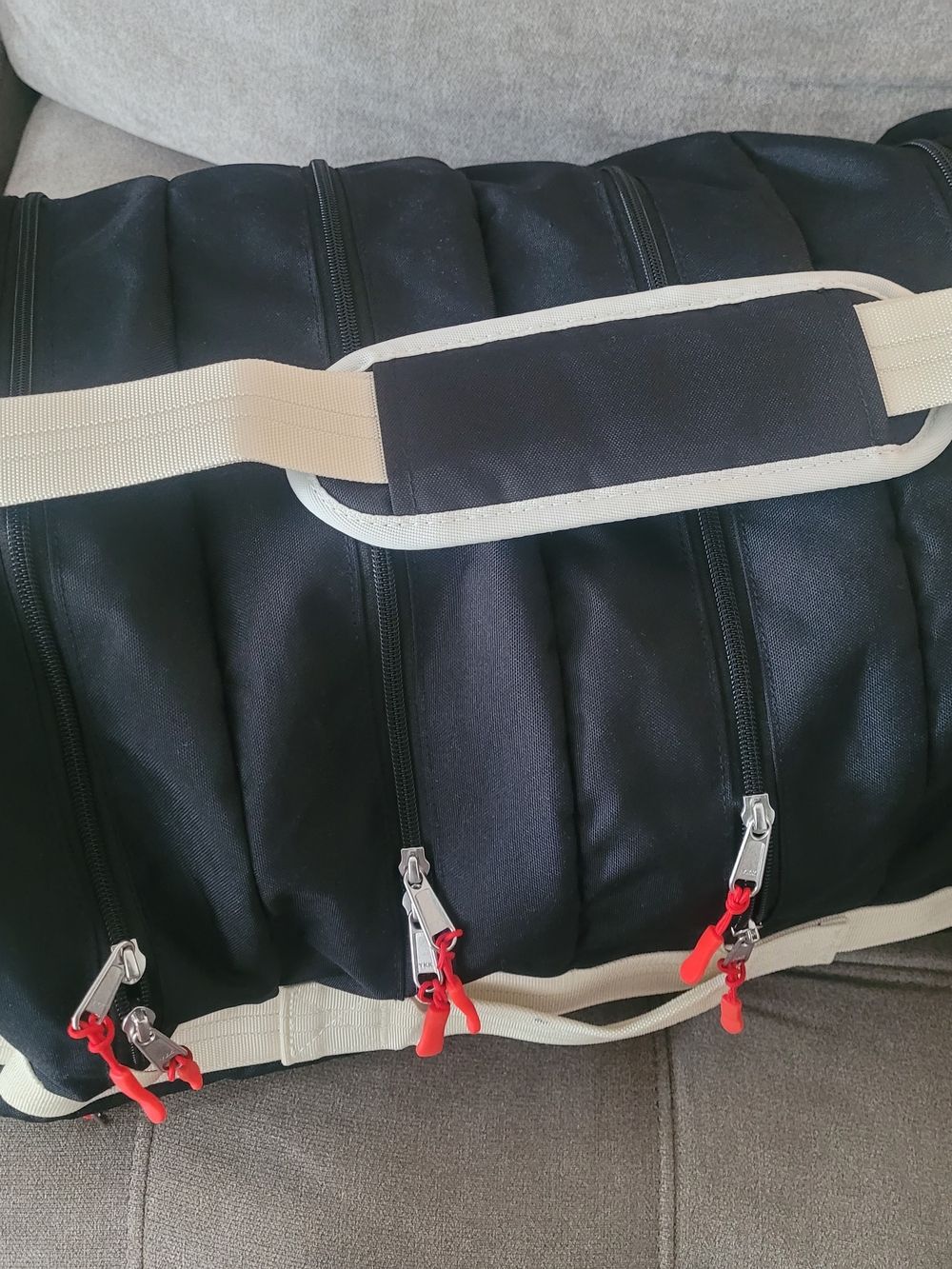 Tobiq 30L Duffle Bag Tokyo Colorway - Picture 4 of 4